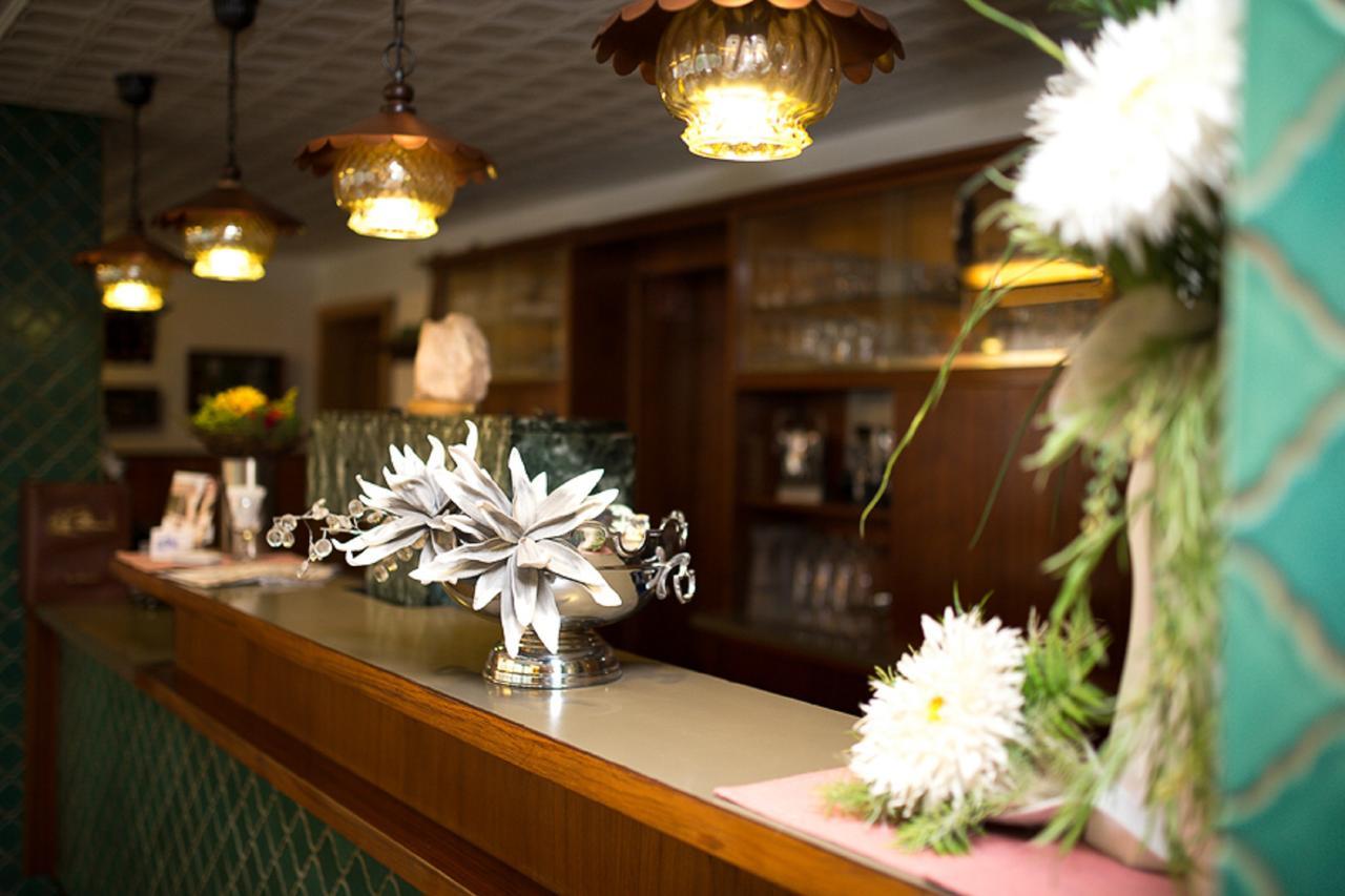 Hotel Zur Bruecke クレーフェルト エクステリア 写真